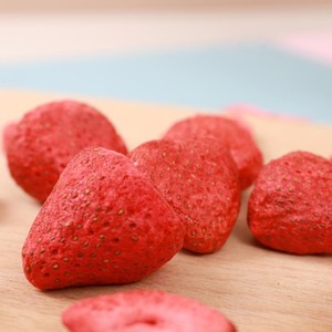 Collations lyophilisées pour animaux de compagnie Fraises lyophilisées Vente en gros de marchandises en vrac Fruits et légumes lyophilisés Collations pour chiens - Product Image 6