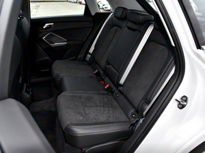 Audi <span class=keywords><strong>Q3</strong></span> FWD SUV Essence <span class=keywords><strong>2023</strong></span> Boîte Automatique Moteur Turbo Conduite à Gauche Émissions Euro VI Taille des pneus R19 Arrière - Product Image 2