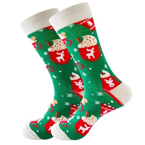 Calcetines de equipo con patrón de árbol de Navidad para hombre, calcetines informales transpirables con logotipo en la parte inferior y el puño, regalo de otoño para él - Product Image 4