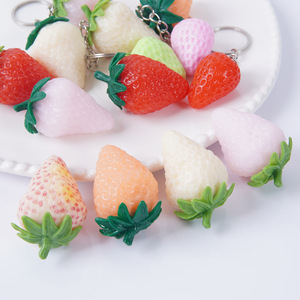 Porte-clés fraise en PVC, pendentif de sac fraise créatif blanc laiteux, accessoire de photographie fruit simulé - Product Image 3