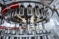 Ligne de production de remplissage isobare automatique de boissons gazeuses en bouteilles PET pour la vente directe