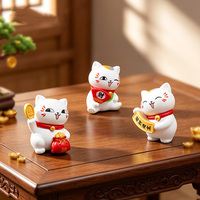 Patung Kucing Keberuntungan Lucu Maneki Neko Ornamen Mini Keberuntungan untuk Dekorasi Dasbor Interior Mobil Meja Rumah Hadiah Keberuntungan Feng Shui