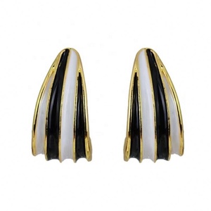 Pendientes Largos Personalizados de Alta Gama, Estilo Vintage Retro, con Diseño de Cebra, Gota de Aceite, Color Negro y Blanco, Aleación Chapada en Oro para Mujer - Product Image 6