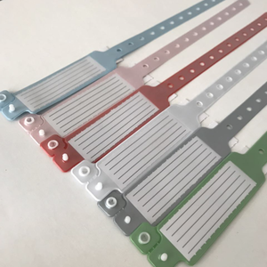 Braccialetto medico in plastica di grado ospedaliero con braccialetto promozionale in vinile con informazioni scritte a mano sul paziente - Product Image 5