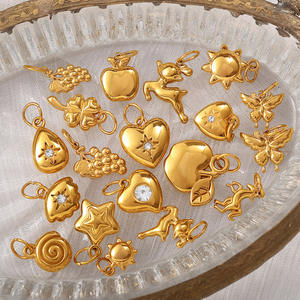 Boutique Golden Grove | Encantos naturales de acero inoxidable chapado en oro PVD de 18 quilates | Colgantes de mariposa de fruta de Sol de ciervo para la fabricación de joyas - Product Image 1