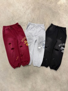 Ensemble survêtement homme en molleton de coton avec logo personnalisé, style streetwear Y2K grunge, imprimé tigre délavé et effet usé - Product Image 3