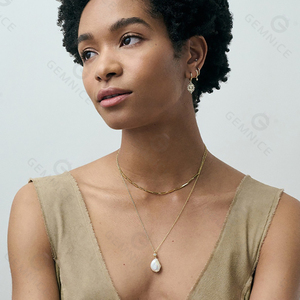 Collier pendentif perle baroque Gemnel: beauté irrégulière rencontre diamant éblouissant - Product Image 3