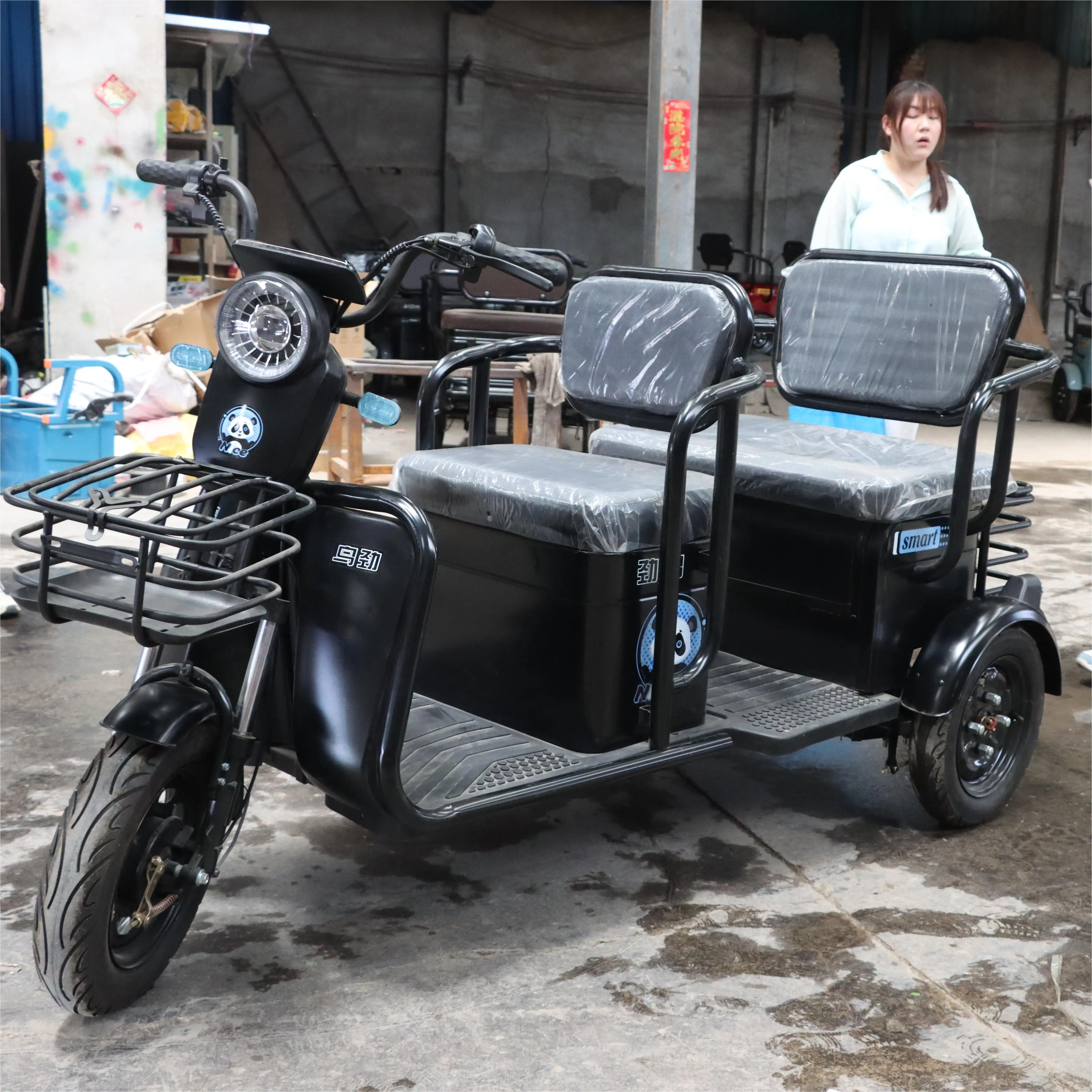 دراجة كهربائية ثلاثية العجلات للاستخدام المزدوج في المنزل سيارة صغيرة صغيرة على البطارية لنقل المراهقين ذوي الاحتياجات الخاصة مزدوجة