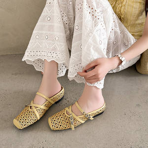 Sandales décontractées pour femmes en cuir véritable, avec boucle en plastique style nez de cochon, tissées, perforées et respirantes - Product Image 4