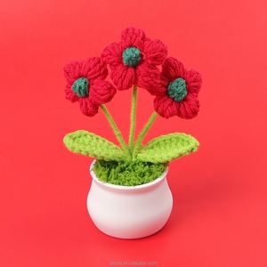 Muñeco de Santa Claus de Ganchillo Hecho a Mano con Flor Artificial en Maceta para Decoraciones de Halloween y Graduación - Product Image 5