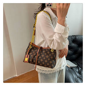 Bolsa Tote de Gran Capacidad con Cadena de Lujo, Nueva Llegada, Moderna y Versátil, Bolsa de Hombro Cruzada Estampada para Mujer - Product Image 4