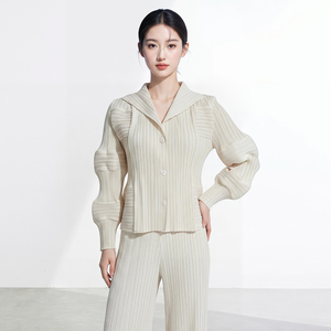 Chaqueta Plisada Escultural para Mujer 2026, con Botones, Manga Larga Tipo Linterna, Plisado Vertical, Elegante, Minimalista, de Diseñador - Product Image 3
