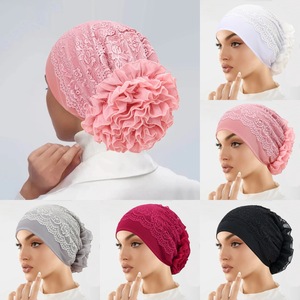 Turbante in Pizzo in 5 Colori, Elegante Copricapo da <span class=keywords><strong>Donna</strong></span>, Cappello alla Moda con Fiore, <span class=keywords><strong>Bandana</strong></span> in Poliestere - Product Image 2