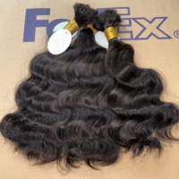 Offre Spéciale Cheveux Naturels Non Tissés Lisses en Vrac, Cheveux Alignés dans le Sens de la Cuticule, Cheveux Bouclés Birmans en Vrac pour Tresses