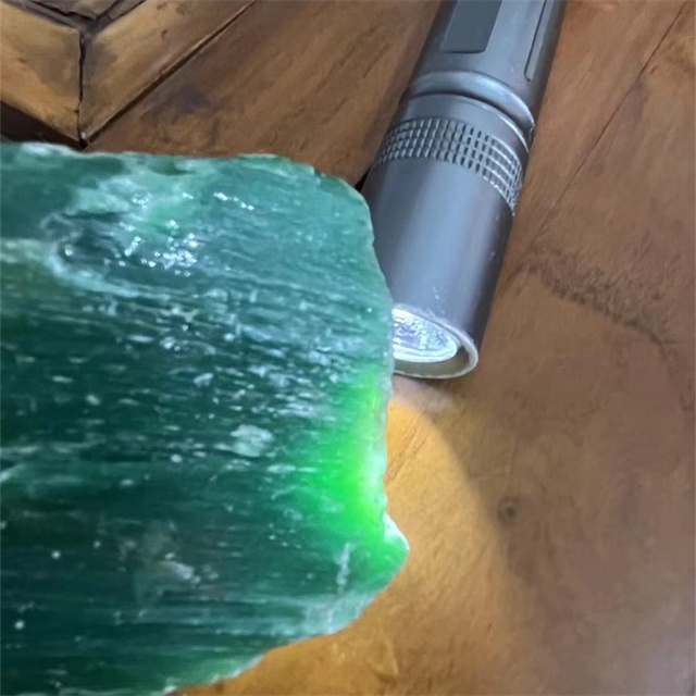 Wholesale Raw Crystals Healing Stones Natur Green Jade Crystal Rough Gemstone for Decor