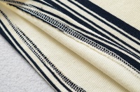 Haut tricoté rayé à manches longues pour femme, avec découpe en forme de cœur et boutons, coupe ajustée, style preppy nautique, basique, OEM ODM, personnalisable, chemise décontractée en tricot pour femme