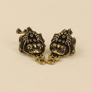 1 pièce Statue de crapaud doré porte-bonheur en laiton pur à trois pattes, à suspendre, pour la richesse, décoration intérieure - Product Image 1