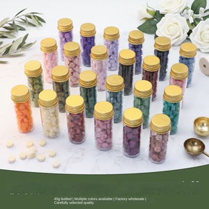 Pastilles de cire à cacheter haute esthétique, octogonales, nacrées, dorées, avec couvercle en aluminium, en flacon en verre, aux couleurs riches et vibrantes - Product Image 2