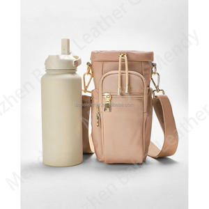 حقيبة حاملة لزجاجات المياه عالية الجودة مخصصة حقيبة نايلون متقاطعة مع الجسم حقيبة زجاجة ماء خفيفة الوزن مع حزام كتف للخارج - Product Image 2