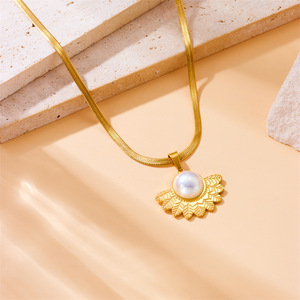 European American Fashion Retro Pearl Fan Shape Feather Pendant Stainless Steel Chain Gold Plated Necklace Gift Jewelry - Product Image 2