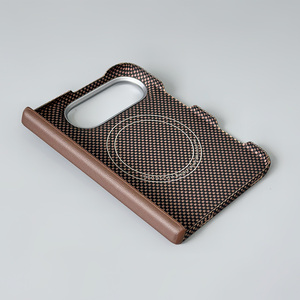 Funda Plegable V-K01 con Marco Frontal Hueco, Bisagra Abierta o Cubierta, Parte Trasera de Fibra de Aramida, Magnética para iPhone Duo - Product Image 5