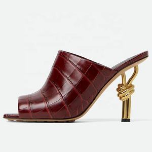 Sandali con <span class=keywords><strong>Tacco</strong></span> a Spillo in Metallo Irregolare e Punta Quadrata Stile Sfilata di Moda Estivi da Donna per Ragazze alla Moda - Product Image 1