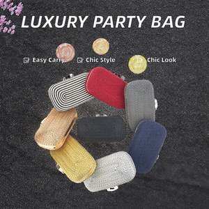 Bolso de mano de metal hecho a mano con diseño de estrella con cuentas doradas y plateadas para novia, noche, boda, fiesta de alta costura - Product Image 2