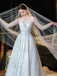 Abito da <span class=keywords><strong>Sposa</strong></span> Stile Reale Francese a Maniche Lunghe con Scollo Illusion, in Tulle Pesante con Paillettes e Glitter, Modello a Trapezio - Product Image 3