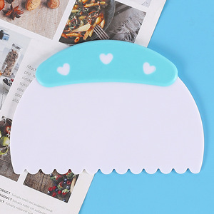 Outils à gâteaux en plastique 4-en-1 Spatule à pâtisserie Couteau à découper Crème Lissante Fondant Outil avec motif de fleurs Décoration - Product Image 6