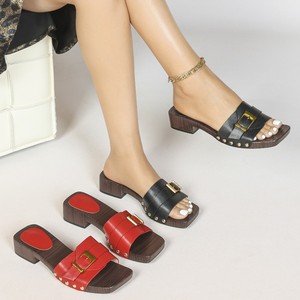 Sandalias de cuero genuino para mujer, de verano, con punta abierta, correa con hebilla, antideslizantes, suela de madera, a la moda, de color sólido, con tacón grueso - Product Image 1