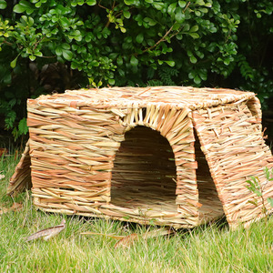 Casa para Conejos de Paja Tejida, Rectangular, Transpirable, Tamaño Pequeño, para Uso en Exteriores - Product Image 1