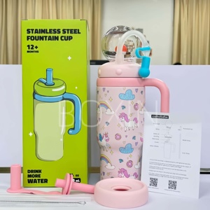Mug isotherme en acier inoxydable Comobebe avec design de dessin animé, adapté aux enfants, et doté d'une poignée. - Product Image 2