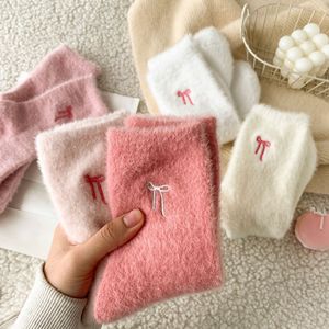 Hồng Chồn Nhung Bow Vớ Mùa Đông Dày Thêu Logo Ấm Thoải Mái Fluffy Ngủ Phụ Nữ Vớ Sàn - Product Image 4