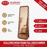 Miroir sur pied pleine longueur Fullkenlight avec cadre en bois, design ondulé festonné, pour chambre à coucher et décoration intérieure