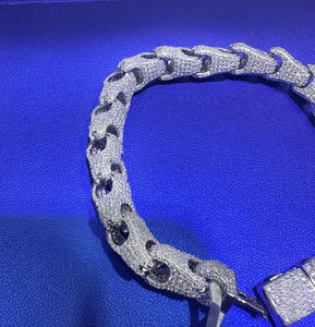 Pulsera de plata de ley 925 con diamantes cultivados en laboratorio y moissanita, diseño de eslabones cubanos, estilo Iced Out, para hombres y mujeres que aman el lujo. - Product Image 6