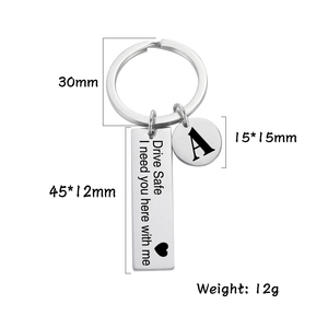 LLavero de acero inoxidable con grabado del abecedario personalizado <span class=keywords><strong>para</strong></span> parejas, llavero con 26 letras, regalo <span class=keywords><strong>para</strong></span> novio y novio - Product Image 6