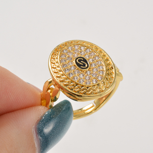 Bijou d'engagement personnalisable en cuivre plaqué or 18 carats avec zircon, gravé et poli, style antique populaire, pour femme, vente en gros - Product Image 3