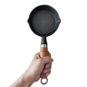 Küchen zubehör Gusseisen Pie Pan schwarz mit Holzgriff/Eisen griff 4 Zoll/6 Zoll Antihaft-Eisen pfanne