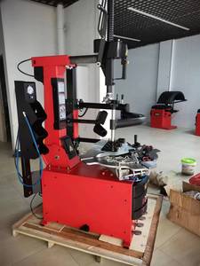Kombination aus Reifenmontiermaschine und Radauswuchtmaschine für Felgen bis 28 Zoll, Werkstatt-Reifenwechselmaschine mit neigbarer Montagesäule - Product Image 6