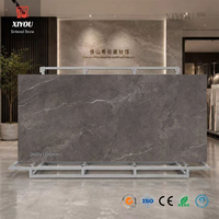 Dalle de pierre frittée sur mesure 12 mm Cloud Peak veinée 1200x2600 mm, finition brillante, veinures assorties pour la conception de marches d'escalier