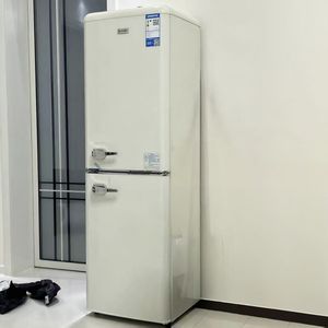 Réfrigérateur vintage 202L - <span class=keywords><strong>Petit</strong></span> réfrigérateur domestique nostalgique à double porte pour la conservation au froid et la congélation, taille mini - Product Image 2