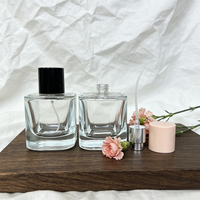 Flacon de parfum carré de haute qualité de 50 ml, flacon de parfum vide en verre avec couvercle noir