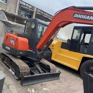Miniexcavadora Usada Doosan DH55 Modelo 2019 de 5.5 Toneladas con Motor Cummins y Componentes Centrales de Rodamientos Incluidos - Product Image 1