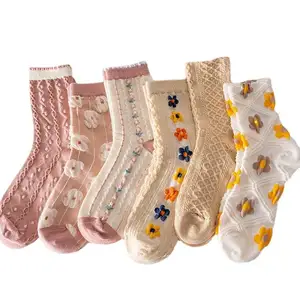 2024 New Design Women Floral Retro Style Flower Novelty Cotton Socks Vintage Embroidered Flower Ladies Socks