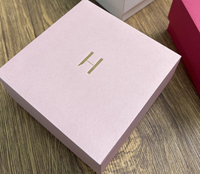 Boîte à bijoux avec couvercle et base, boîte rose, laminage mat, logo estampé à chaud, vente en gros, haute qualité