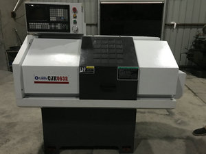 Centre d'usinage <span class=keywords><strong>CNC</strong></span> horizontal à une broche 0632 d'occasion, tour à lit plat pour outil robuste à rail dur fabriqué par CK0640 - Product Image 3