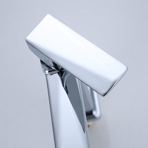 Grifo de lavabo Chenlu de un solo manípulo, de 4 orificios, montado en el encimera, acabado cromado, con válvula de cerámica - Product Image 4