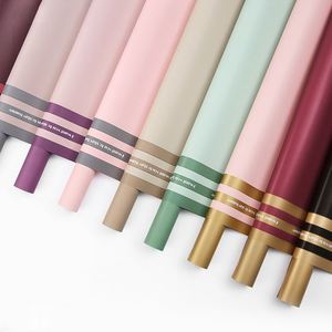 Film plastique imperméable de luxe pour emballage mat, papier d'emballage pour fleurs, bouquets pour fleuristes - Product Image 1