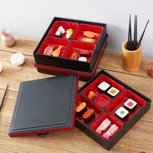 Lonchera Japonesa Bento Rectangular de 25.5x25.5x6 cm con Tapa Hermética, Varios Estilos - Product Image 1