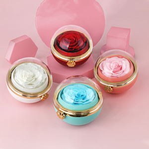 Acryl rotierende Schmuck Geschenk box mit Rose & Ewigen Blumen Romantisches Design für Valentinstag Home Decor Custom ized Farbe - Product Image 1